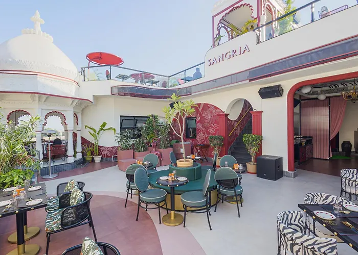 Swaroop Vilas - Lake Facing Boutique Hotel